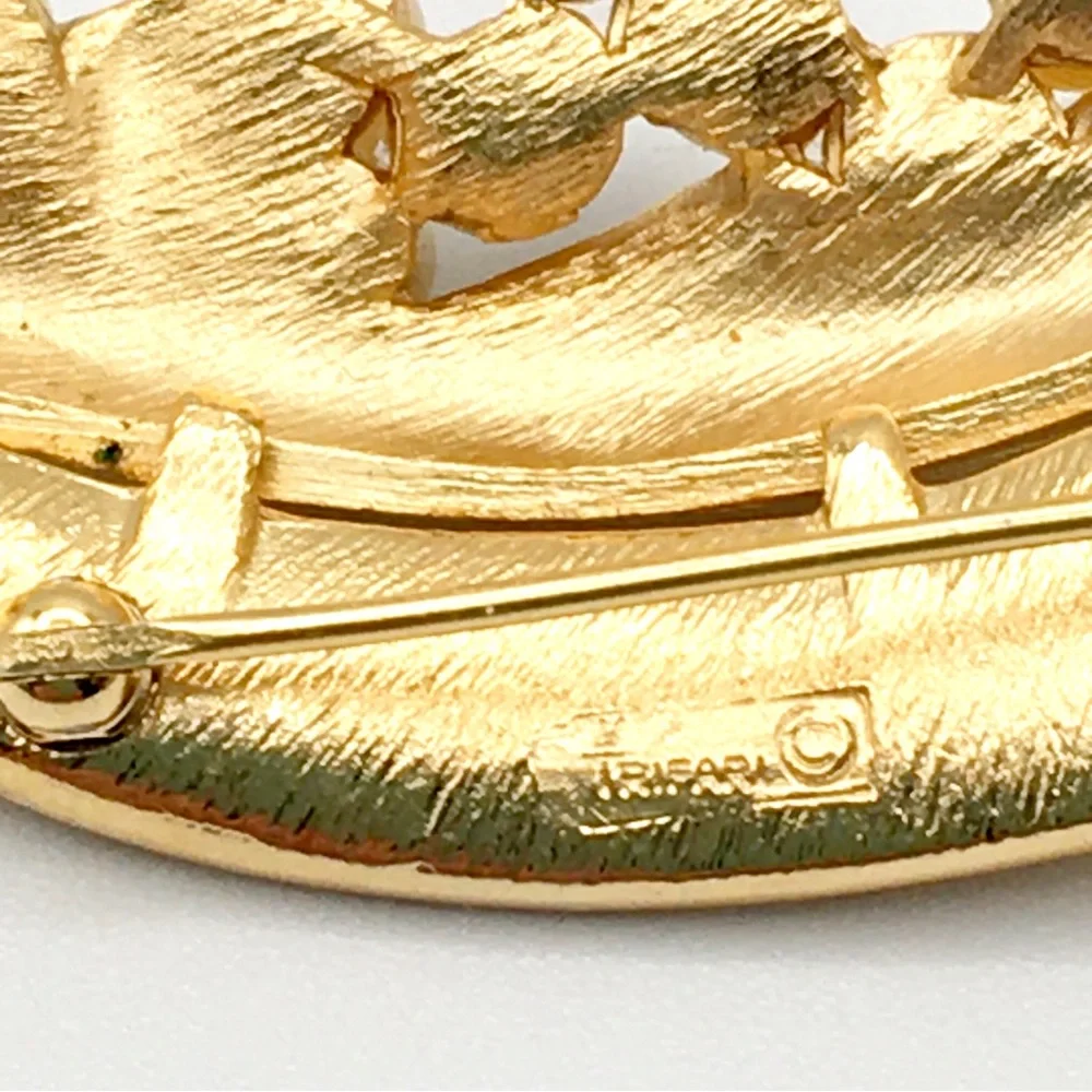 Vintage Crown Trifari Goldtone with Faux Pearls Floral Brooch Pin - Picture 8 of 11